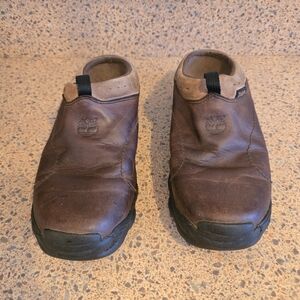7.5M Timberland Brown and Black Mules & Clogs Distressed Leather